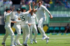 MELBOURNE, AUSTRALIA - DECEMBER 29: Tom Latham of New Zealand is caught out Australians celebrate as  during day four of the Second Test match in the series between Australia and New Zealand at The Melbourne Cricket Ground on December 29, 2019 in Melbourne, Australia. (Photo by Speed Media/Icon Sportswire)