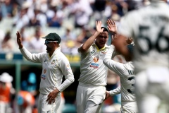 MELBOURNE, AUSTRALIA - DECEMBER 26: The Australians celebrate after getting out Sarel Erwee of South Africa during the Boxing Day Test Match between Australia and South Africa at The Melbourne Cricket Ground on December 26, 2022 in Melbourne, Australia. (Photo by Dave Hewison/Speed Media/Icon Sportswire)