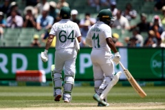 MELBOURNE, AUSTRALIA - DECEMBER 26: Dean Elgar (c) of South Africa walks off after getting out during the Boxing Day Test Match between Australia and South Africa at The Melbourne Cricket Ground on December 26, 2022 in Melbourne, Australia. (Photo by Dave Hewison/Speed Media/Icon Sportswire)