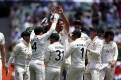 MELBOURNE, AUSTRALIA - DECEMBER 26: The Australians celebrate a wicket during the Boxing Day Test Match between Australia and South Africa at The Melbourne Cricket Ground on December 26, 2022 in Melbourne, Australia. (Photo by Dave Hewison/Speed Media/Icon Sportswire)