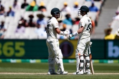 MELBOURNE, AUSTRALIA - DECEMBER 27: Batsman David Warner of Australia (L) and Steve Smith of Australia (R) bump fists during the Boxing Day Test Match between Australia and South Africa at The Melbourne Cricket Ground on December 27, 2022 in Melbourne, Australia. (Photo by Dave Hewison/Speed Media/Icon Sportswire)