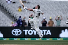 MELBOURNE, AUSTRALIA - DECEMBER 27: David Warner of Australia celebrates his double century during the Boxing Day Test Match between Australia and South Africa at The Melbourne Cricket Ground on December 27, 2022 in Melbourne, Australia. (Photo by Dave Hewison/Speed Media/Icon Sportswire)
