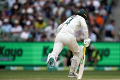 MELBOURNE, AUSTRALIA - DECEMBER 28: Alex Carey of Australia takes a run during the Boxing Day Test Match between Australia and South Africa at The Melbourne Cricket Ground on December 27, 2022 in Melbourne, Australia. (Photo by Dave Hewison/Speed Media/Icon Sportswire)