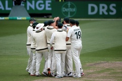 MELBOURNE, AUSTRALIA - DECEMBER 29: After a DRS review, Mitchell Starc of Australia celebrates bowling Sarel Erwee of South Africa LBW during the Boxing Day Test Match between Australia and South Africa at The Melbourne Cricket Ground on December 29, 2022 in Melbourne, Australia. (Photo by Dave Hewison/Speed Media/Icon Sportswire)