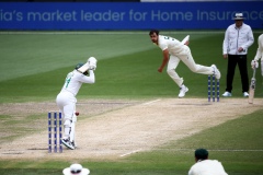 MELBOURNE, AUSTRALIA - DECEMBER 29: Mitchell Starc of Australia bowls to Temba Bavuma of South Africa during the Boxing Day Test Match between Australia and South Africa at The Melbourne Cricket Ground on December 29, 2022 in Melbourne, Australia. (Photo by Dave Hewison/Speed Media/Icon Sportswire)