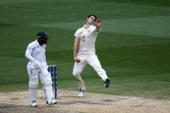 MELBOURNE, AUSTRALIA - DECEMBER 29: Mitchell Starc of Australia bowls during the Boxing Day Test Match between Australia and South Africa at The Melbourne Cricket Ground on December 29, 2022 in Melbourne, Australia. (Photo by Dave Hewison/Speed Media/Icon Sportswire)