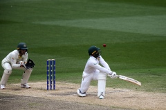 MELBOURNE, AUSTRALIA - DECEMBER 29: Temba Bavuma of South Africa bats during the Boxing Day Test Match between Australia and South Africa at The Melbourne Cricket Ground on December 29, 2022 in Melbourne, Australia. (Photo by Dave Hewison/Speed Media/Icon Sportswire)
