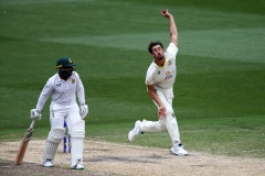 MELBOURNE, AUSTRALIA - DECEMBER 29: Mitchell Starc of Australia bowls during the Boxing Day Test Match between Australia and South Africa at The Melbourne Cricket Ground on December 29, 2022 in Melbourne, Australia. (Photo by Dave Hewison/Speed Media/Icon Sportswire)